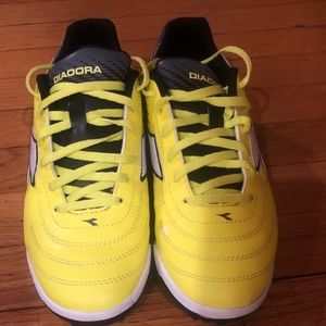 Brand new women’s Diaspora indoor soccer shoes